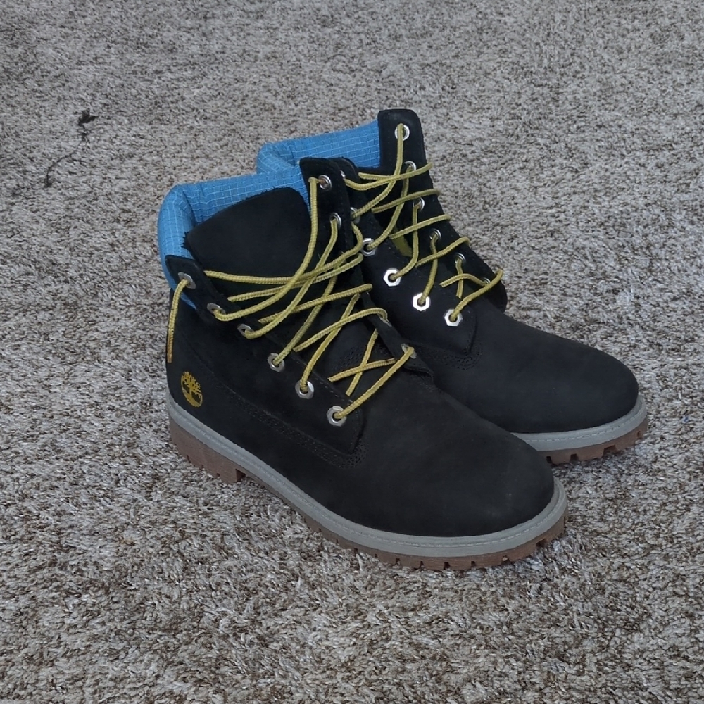 Timberland Men's Black and Blue Boots with Yellow Laces